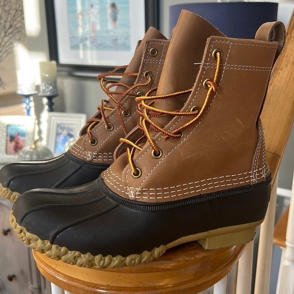 LL Bean Duck Boots woman's 7 (run large) - Picture 1 of 3